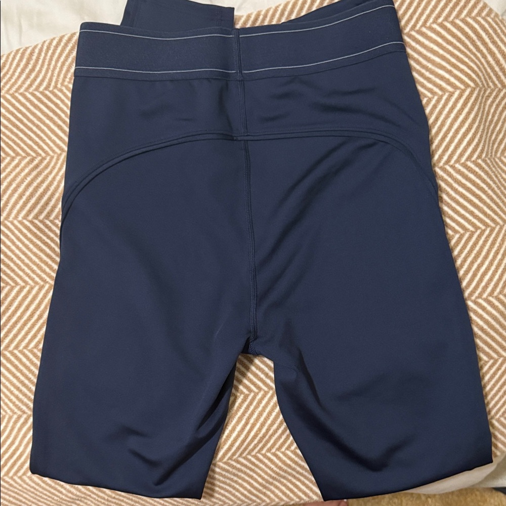 ALO Yoga - Airlift High-Waist Suit Up Legging in Navy - Size L - Picture 5 of 9